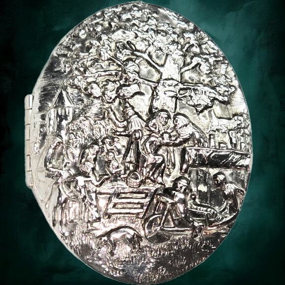 Vintage 1970s Unmarked Whiting Davis Oversized Locket 1500s Scene Necklace - Picture 2 of 5